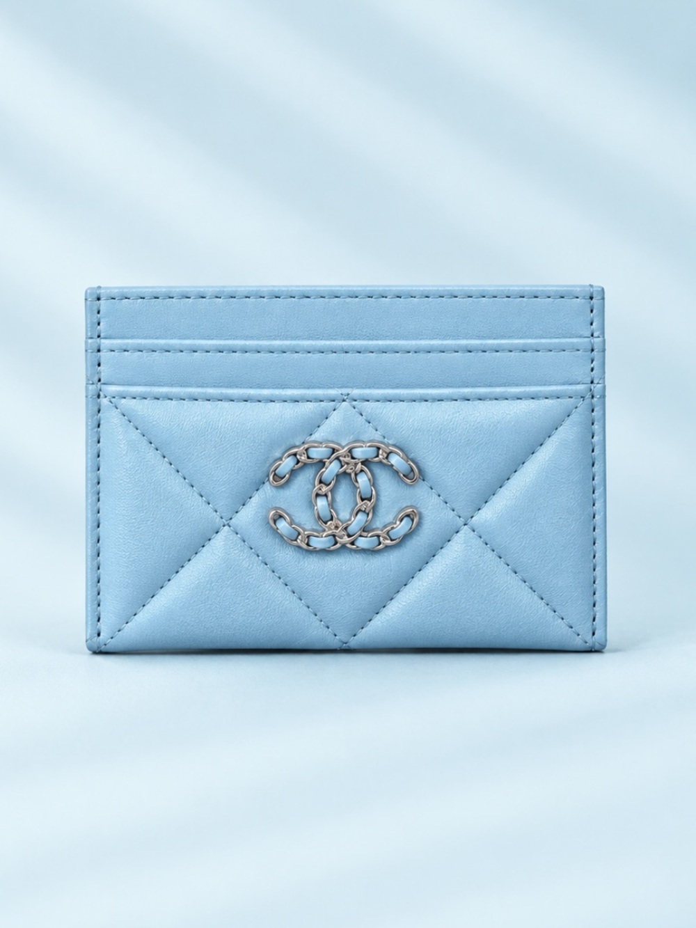 🔥CHANEL 19 Cardholder in light blue with silver hardware